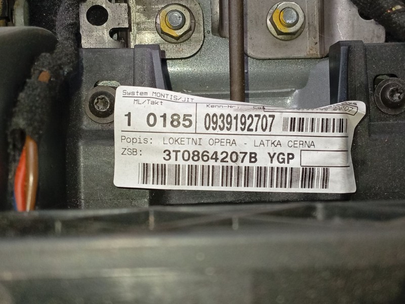 Recambio de consola central para skoda superb ii (3t4) 2.0 tdi referencia OEM IAM 3T0864207B  