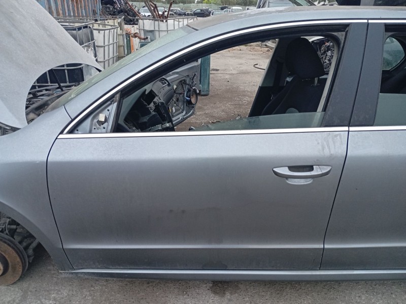 Recambio de puerta delantera izquierda para skoda superb ii (3t4) 2.0 tdi referencia OEM IAM 3T0831055  