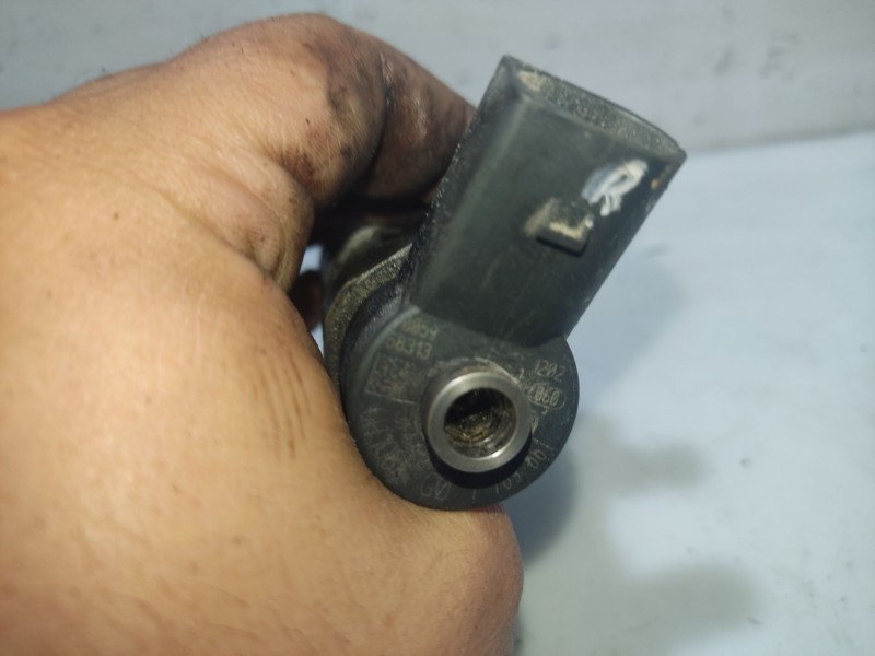 Recambio de inyector para bmw serie 3 berlina (e46) referencia OEM IAM 0445110216 7789661 