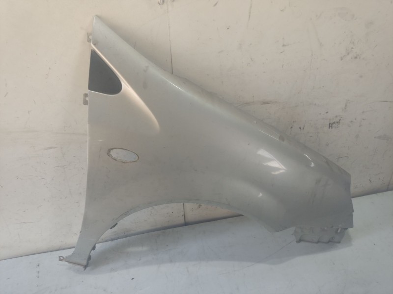 Recambio de aleta delantera derecha para nissan almera tino (v10) 2.2 dci referencia OEM IAM 631004U130  