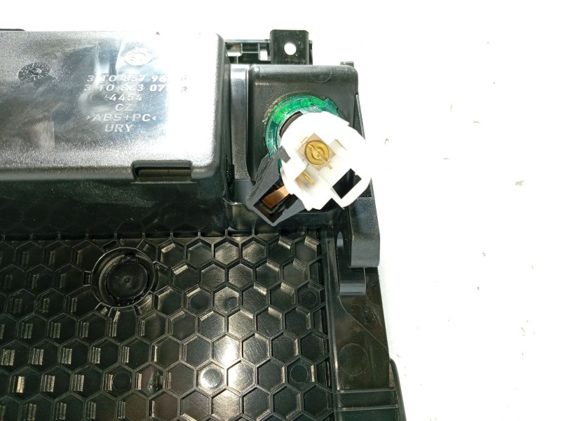 Recambio de cenicero para skoda superb ii (3t4) 2.0 tdi referencia OEM IAM 3T0857962B 3T0863077B 