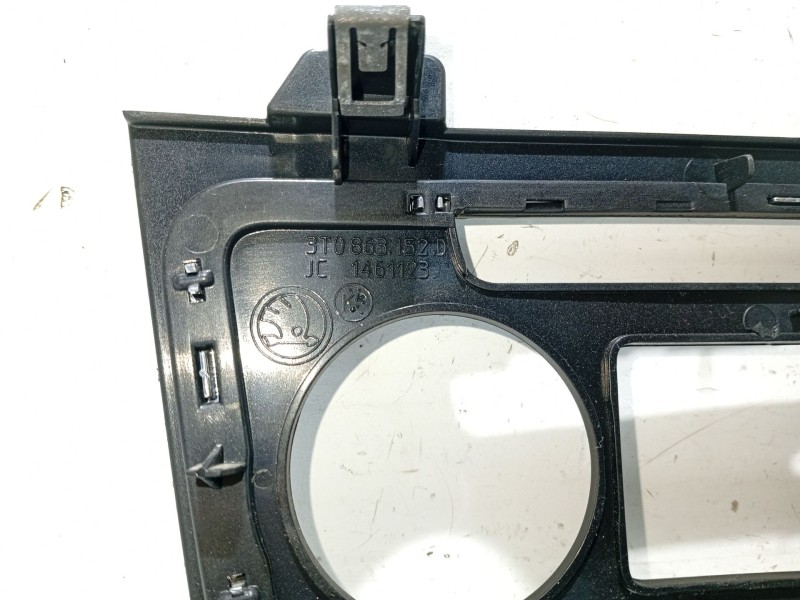 Recambio de moldura para skoda superb ii (3t4) 2.0 tdi referencia OEM IAM 3T0863152D  JC1461123