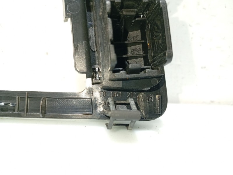 Recambio de moldura para skoda superb ii (3t4) 2.0 tdi referencia OEM IAM 3T0863212B  