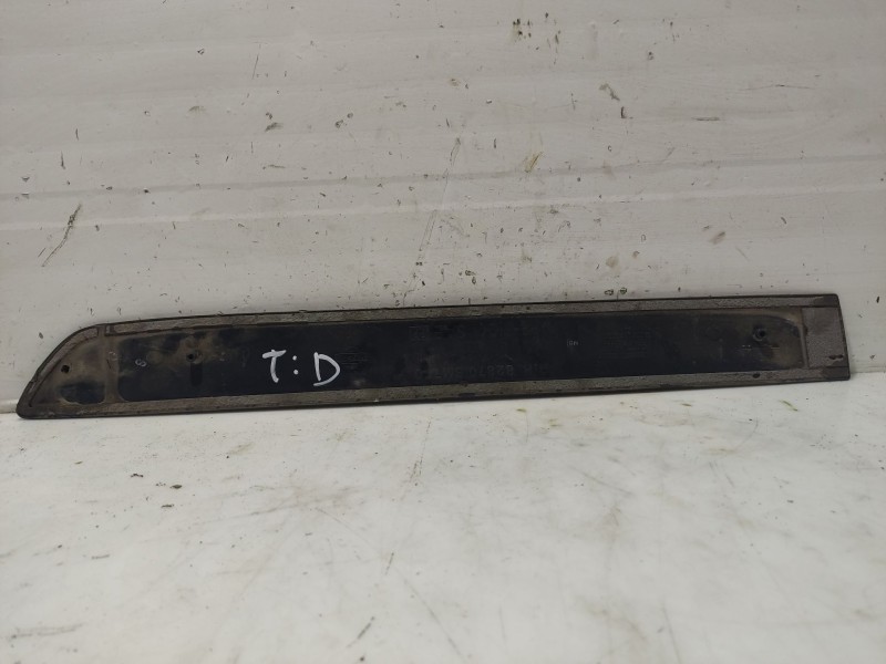 Recambio de moldura para nissan almera ii hatchback (n16) 1.5 referencia OEM IAM 82870BM700  