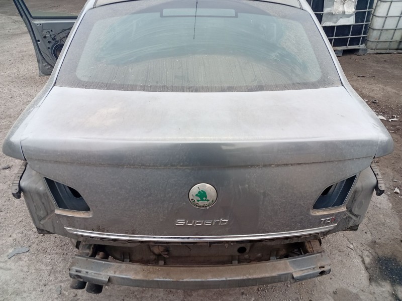 Recambio de porton trasero para skoda superb ii (3t4) 2.0 tdi referencia OEM IAM 3T5827025A  