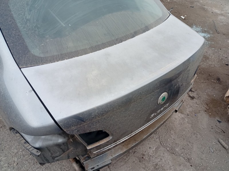 Recambio de porton trasero para skoda superb ii (3t4) 2.0 tdi referencia OEM IAM 3T5827025A  