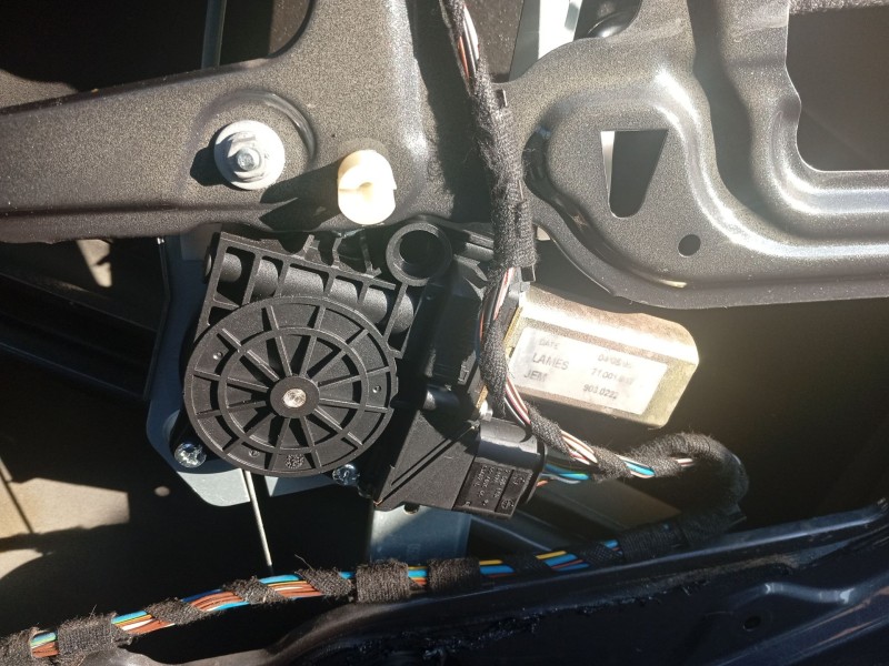 Recambio de motor elevalunas trasero derecho para bmw 3 (e90) 320 d referencia OEM IAM 67626927026 71001803 9030222