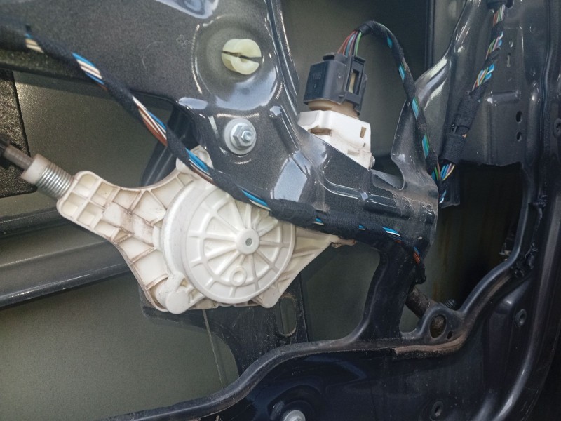 Recambio de motor elevalunas delantero izquierdo para bmw 3 (e90) 320 d referencia OEM IAM 67626927027  