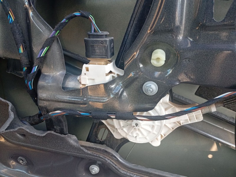 Recambio de motor elevalunas delantero derecho para bmw 3 (e90) 320 d referencia OEM IAM 67626927028  