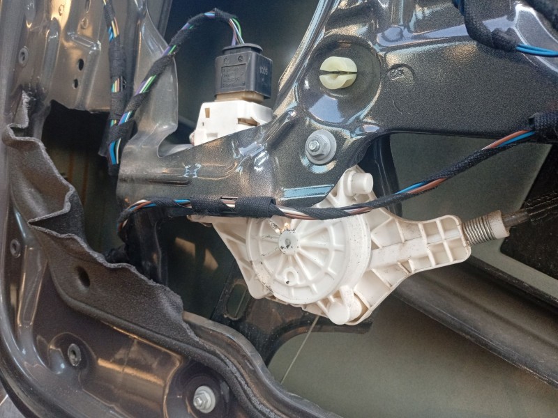 Recambio de motor elevalunas delantero derecho para bmw 3 (e90) 320 d referencia OEM IAM 67626927028  