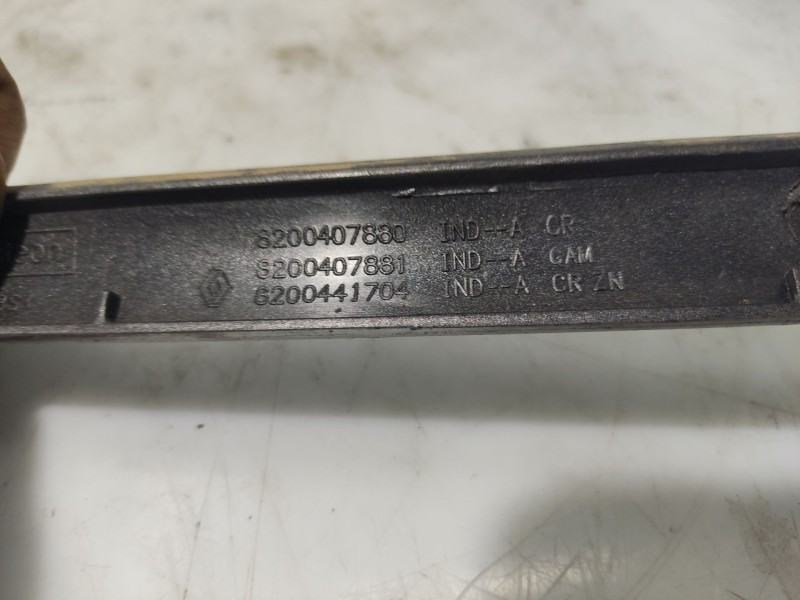 Recambio de moldura para renault clio iii 1.5 dci diesel cat referencia OEM IAM 8200407880  