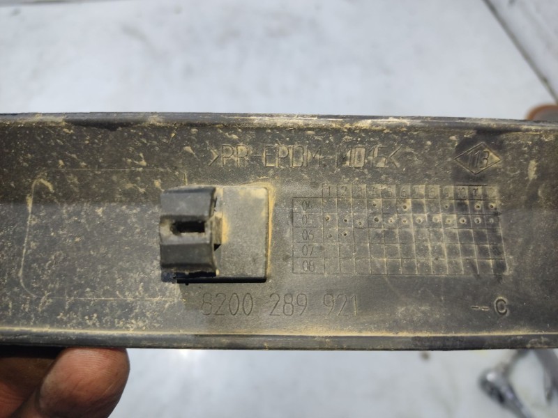 Recambio de moldura para renault clio iii 1.5 dci diesel cat referencia OEM IAM 8200289921  