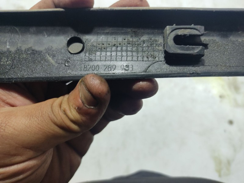 Recambio de moldura para renault clio iii 1.5 dci diesel cat referencia OEM IAM 8200289933  