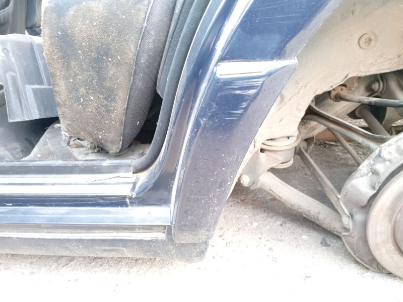 Recambio de molduras traseras para mercedes-benz 124 sedán (w124) 200 d (124.120) referencia OEM IAM   