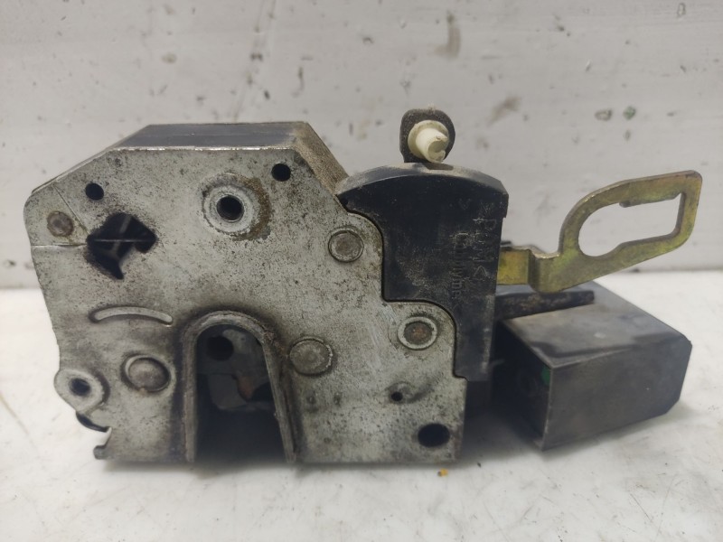 Recambio de cerradura puerta delantera izquierda para bmw serie 3 berlina (e36) 318i referencia OEM IAM 51218122417  