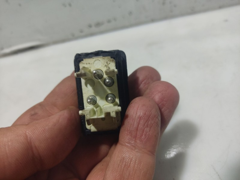 Recambio de mando elevalunas delantero derecho para bmw serie 3 berlina (e36) 318i referencia OEM IAM 1387997  