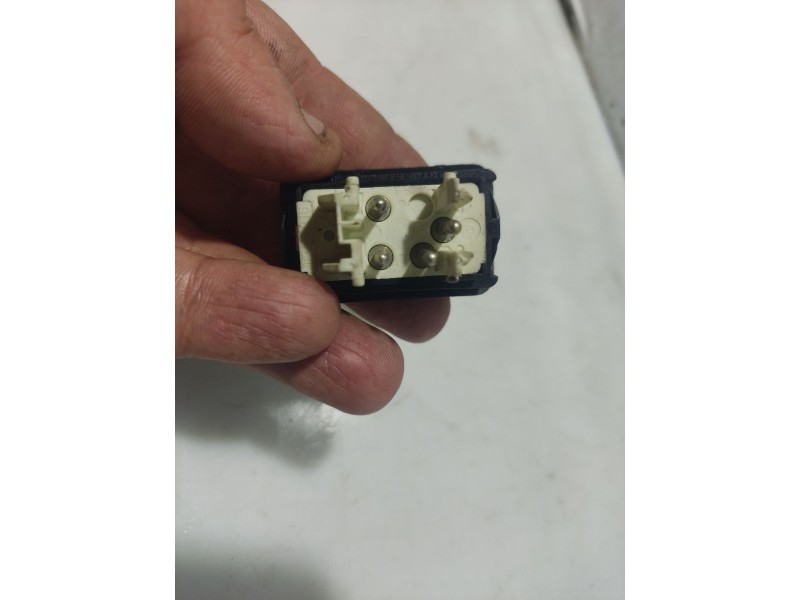 Recambio de mando elevalunas delantero izquierdo para bmw serie 3 berlina (e36) 318i referencia OEM IAM 1387997  