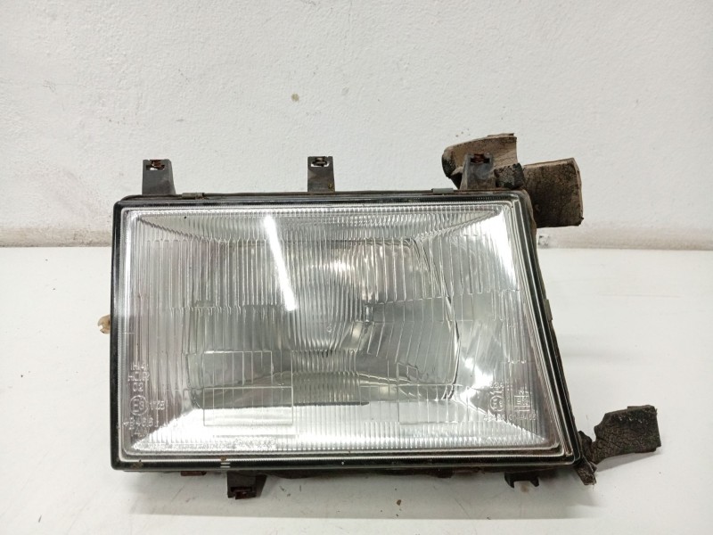 Recambio de faro derecho para ssangyong korando referencia OEM IAM   