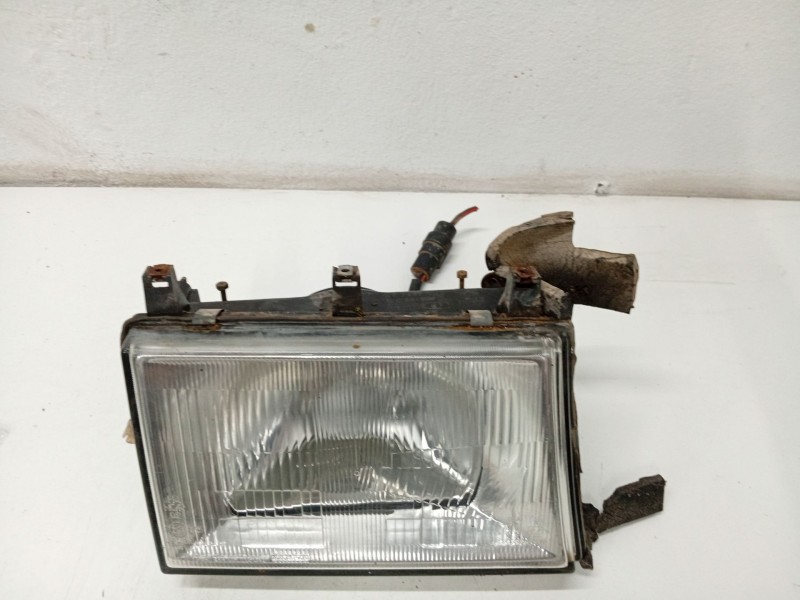Recambio de faro derecho para ssangyong korando referencia OEM IAM   