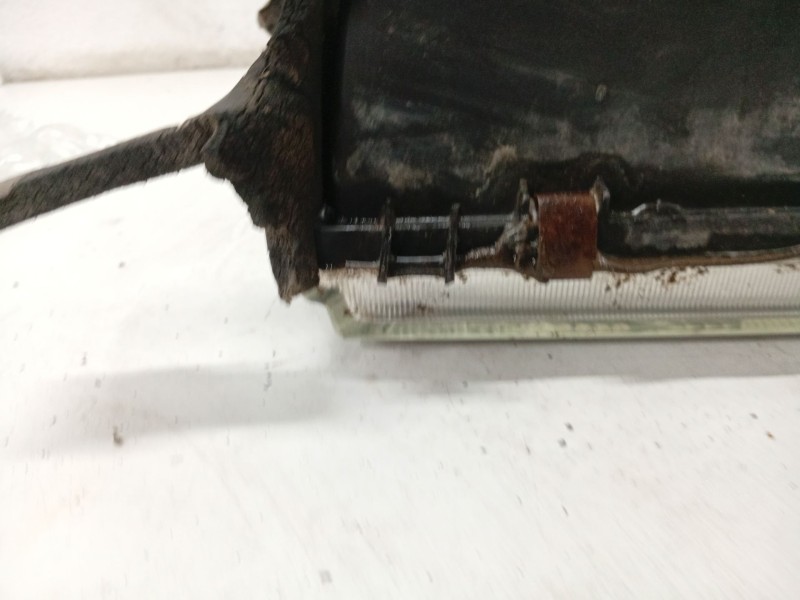 Recambio de faro derecho para ssangyong korando referencia OEM IAM   