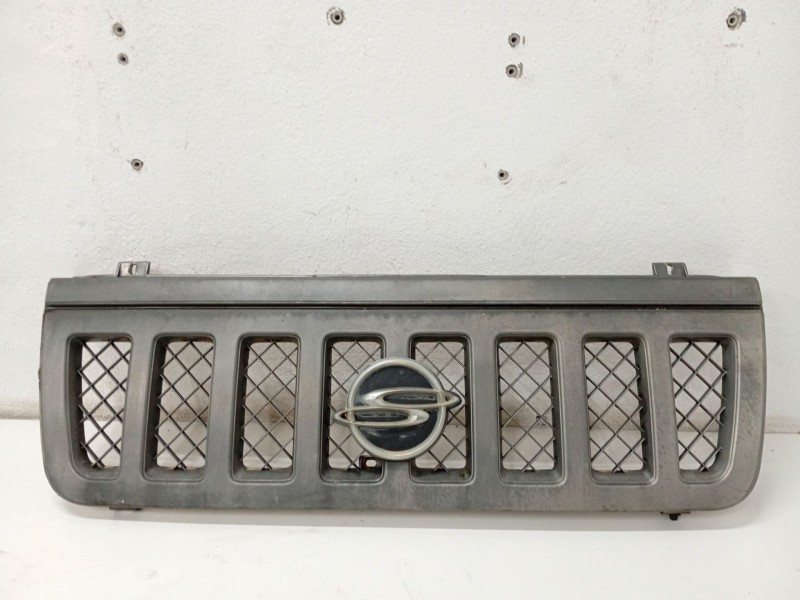 Recambio de rejilla delantera para ssangyong korando referencia OEM IAM   