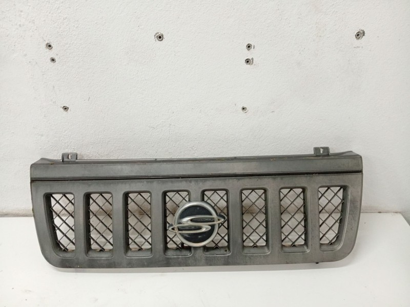 Recambio de rejilla delantera para ssangyong korando referencia OEM IAM   