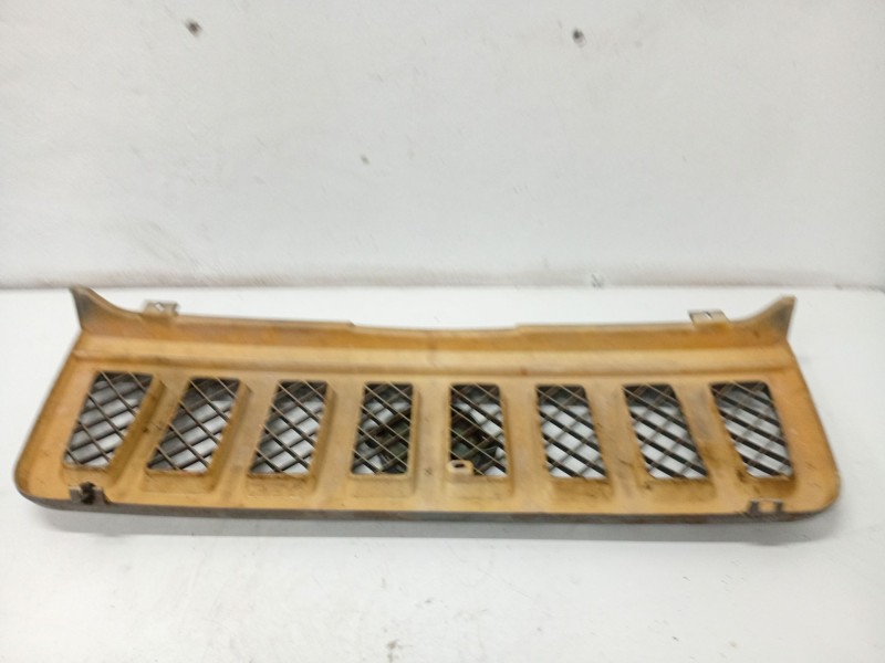 Recambio de rejilla delantera para ssangyong korando referencia OEM IAM   