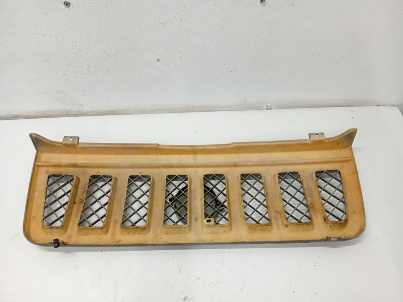 Recambio de rejilla delantera para ssangyong korando referencia OEM IAM   