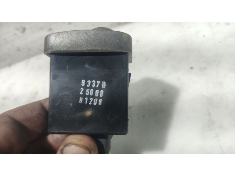 Recambio de mando luces para hyundai accent (lc) 1.3 cat referencia OEM IAM 9337025000  