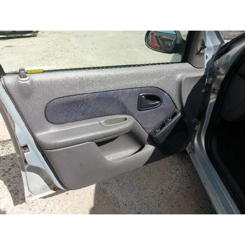 renault clio ii fase ii (b/cb0) 1.2   |   0.01 - ... | 2001 | 58 cv / 43 kw del año 2001