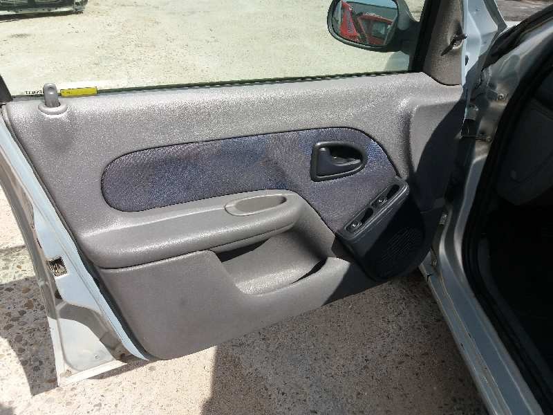 renault clio ii fase ii (b/cb0) 1.2   |   0.01 - ... | 2001 | 58 cv / 43 kw del año 2001