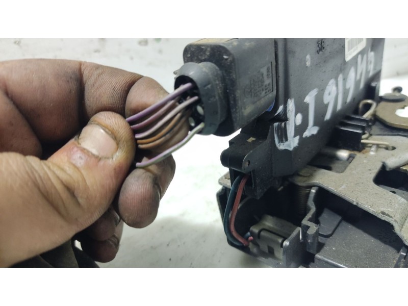 Recambio de cerradura puerta trasera izquierda para skoda octavia berlina (1z3) active referencia OEM IAM 7L083905  