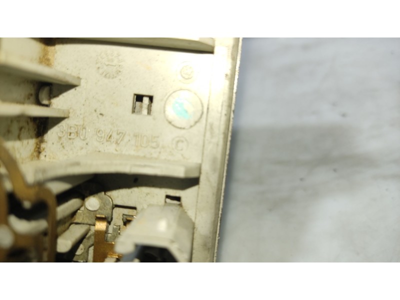Recambio de luz interior para skoda octavia berlina (1z3) active referencia OEM IAM 3B0947105  
