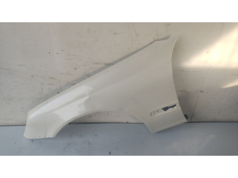 Recambio de aleta delantera izquierda para mercedes-benz clase c (w203) berlina referencia OEM IAM A2038800118  