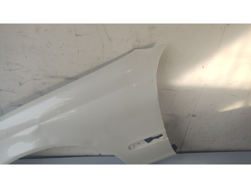 Recambio de aleta delantera izquierda para mercedes-benz clase c (w203) berlina referencia OEM IAM A2038800118  
