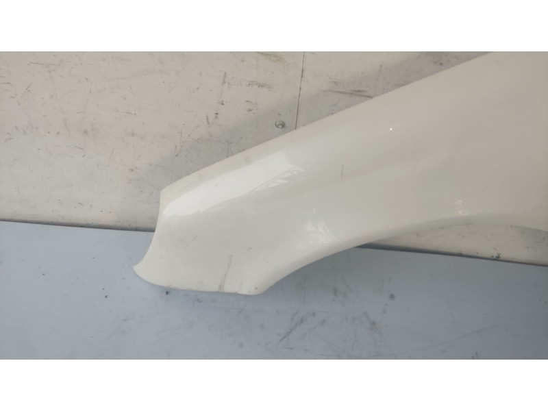 Recambio de aleta delantera izquierda para mercedes-benz clase c (w203) berlina referencia OEM IAM A2038800118  