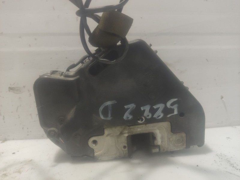 Recambio de cerradura puerta delantera derecha para mercedes-benz clase c (w203) berlina referencia OEM IAM 2037200435  