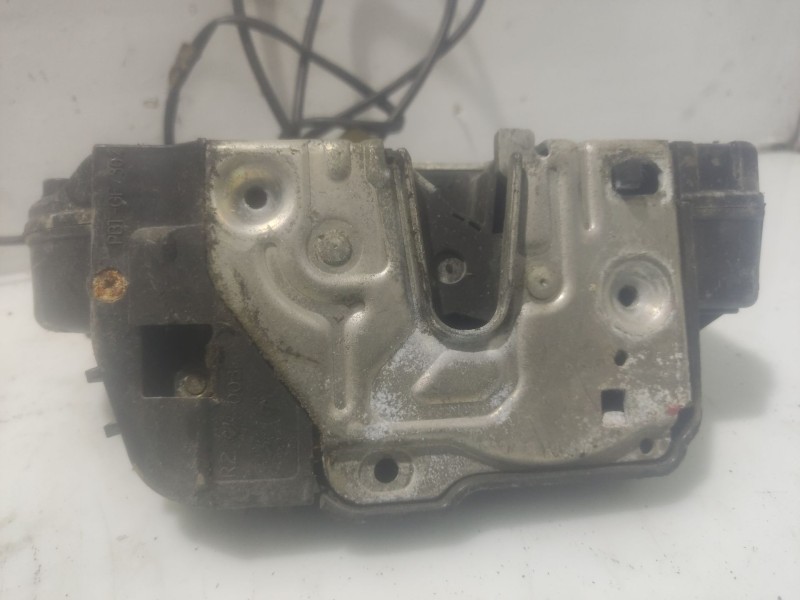 Recambio de cerradura puerta delantera derecha para mercedes-benz clase c (w203) berlina referencia OEM IAM 2037200435  