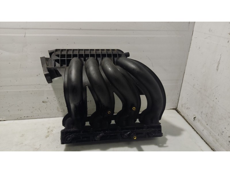 Recambio de colector admision para mercedes-benz clase c (w203) berlina referencia OEM IAM A6110903637  