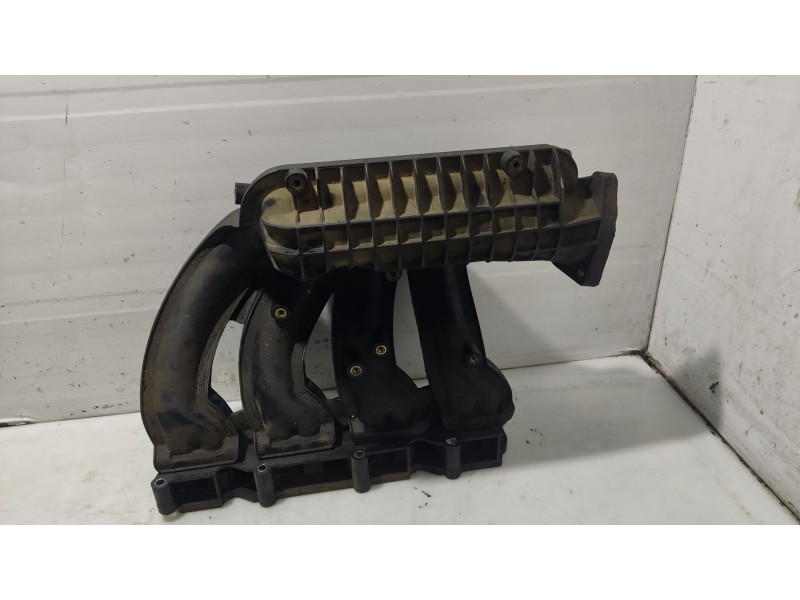 Recambio de colector admision para mercedes-benz clase c (w203) berlina referencia OEM IAM A6110903637  
