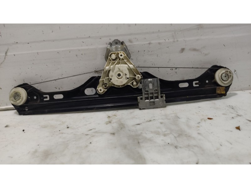 Recambio de elevalunas trasero derecho para mercedes-benz clase c (w203) berlina referencia OEM IAM A2037300446  