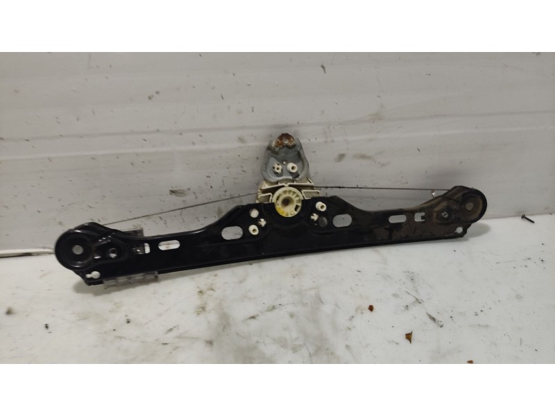 Recambio de elevalunas trasero izquierdo para mercedes-benz clase c (w203) berlina referencia OEM IAM A2037300346  