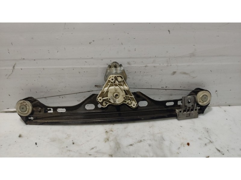 Recambio de elevalunas trasero izquierdo para mercedes-benz clase c (w203) berlina referencia OEM IAM A2037300346  
