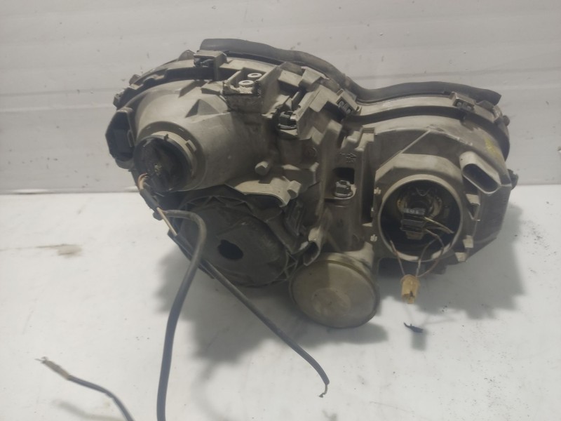 Recambio de faro izquierdo para mercedes-benz clase c (w203) berlina referencia OEM IAM A2038200161  