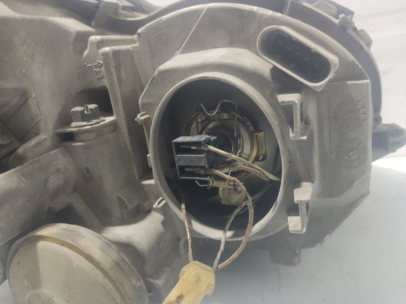 Recambio de faro izquierdo para mercedes-benz clase c (w203) berlina referencia OEM IAM A2038200161  