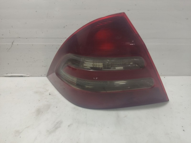 Recambio de piloto trasero izquierdo para mercedes-benz clase c (w203) berlina referencia OEM IAM A2038200164  