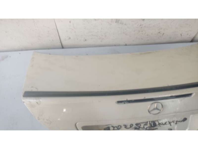 Recambio de porton trasero para mercedes-benz clase c (w203) berlina referencia OEM IAM A2037500175  