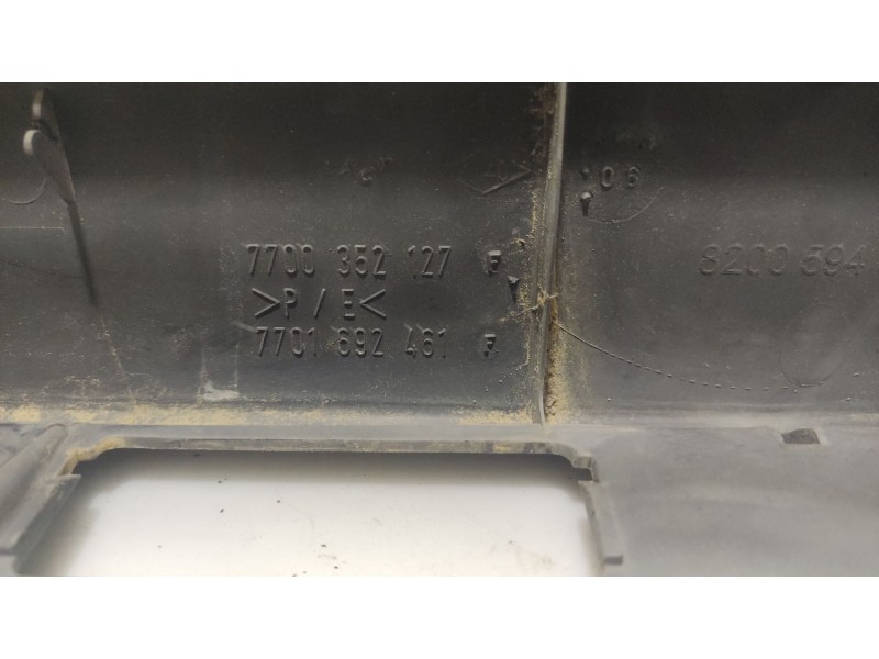 Recambio de moldura para renault master ii phase 2 caja cerrada referencia OEM IAM 7700352127 7701692461 