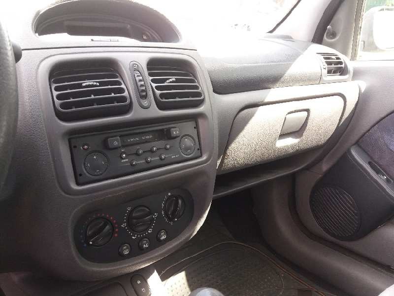 renault clio ii fase ii (b/cb0) 1.2   |   0.01 - ... | 2001 | 58 cv / 43 kw del año 2001
