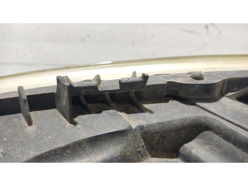 Recambio de faro derecho para renault megane ii berlina 5p referencia OEM IAM 260108053R  